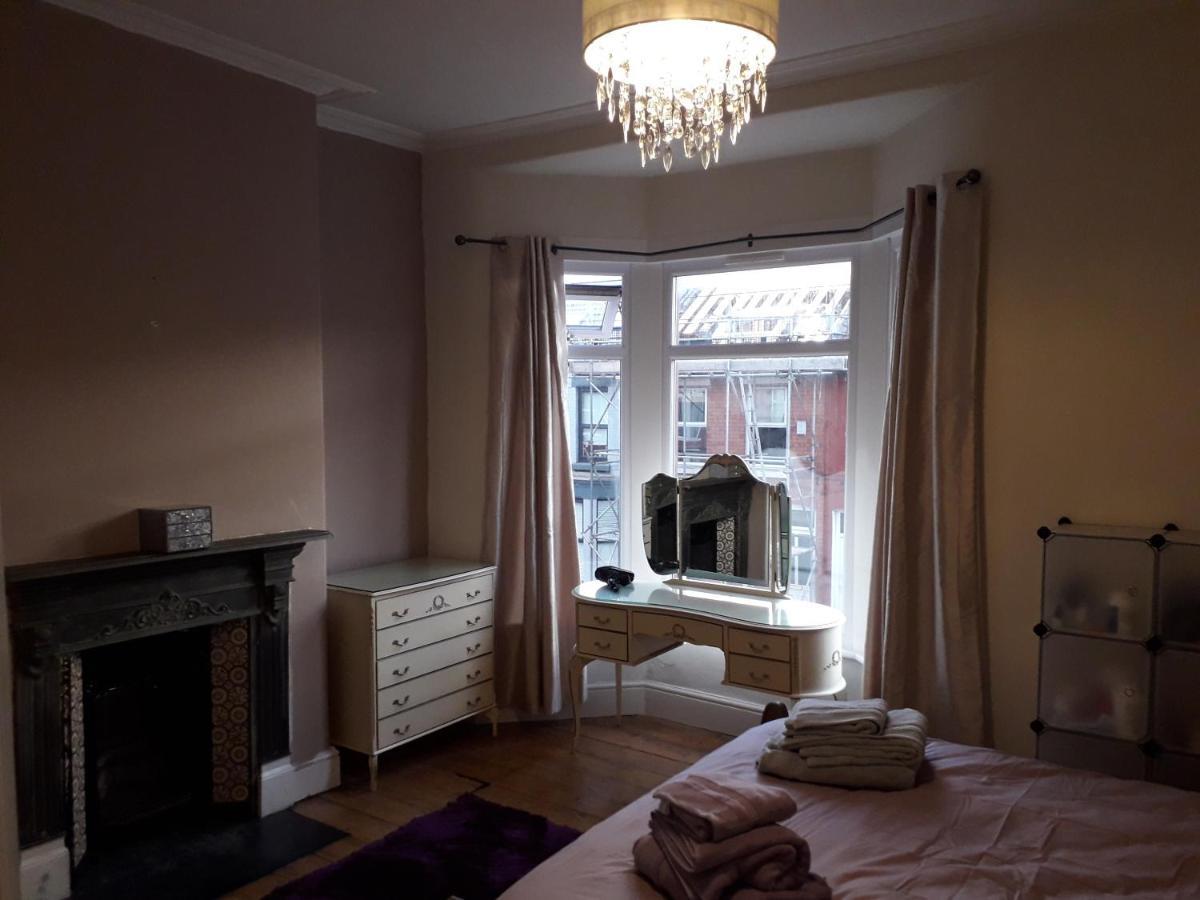 Traditional House Near Liverpool City Centre Экстерьер фото